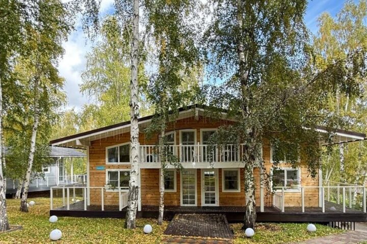 Пчелы у озера, гостевой дом