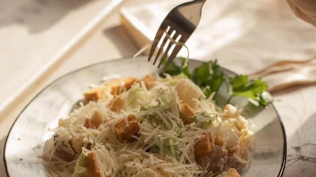 Позы на Грегори Моторс, кафе