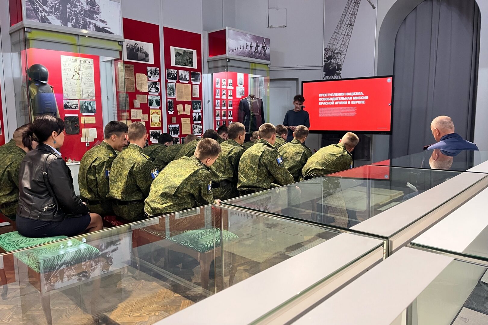 Вчера в отделе истории учащиеся Иркутского кадетского корпуса им — 3 октября, Краеведческий музей им. Н.Н. Муравьева-Амурского, отдел истории, Иркутск